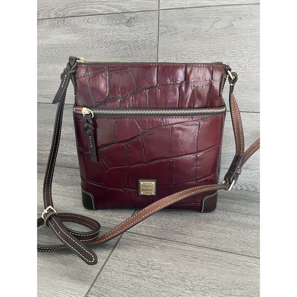 Dooney & Bourke Croco Crossbody Color Bordeaux bag A463674